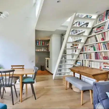 Nice Duplex Near Belleville شقة باريس